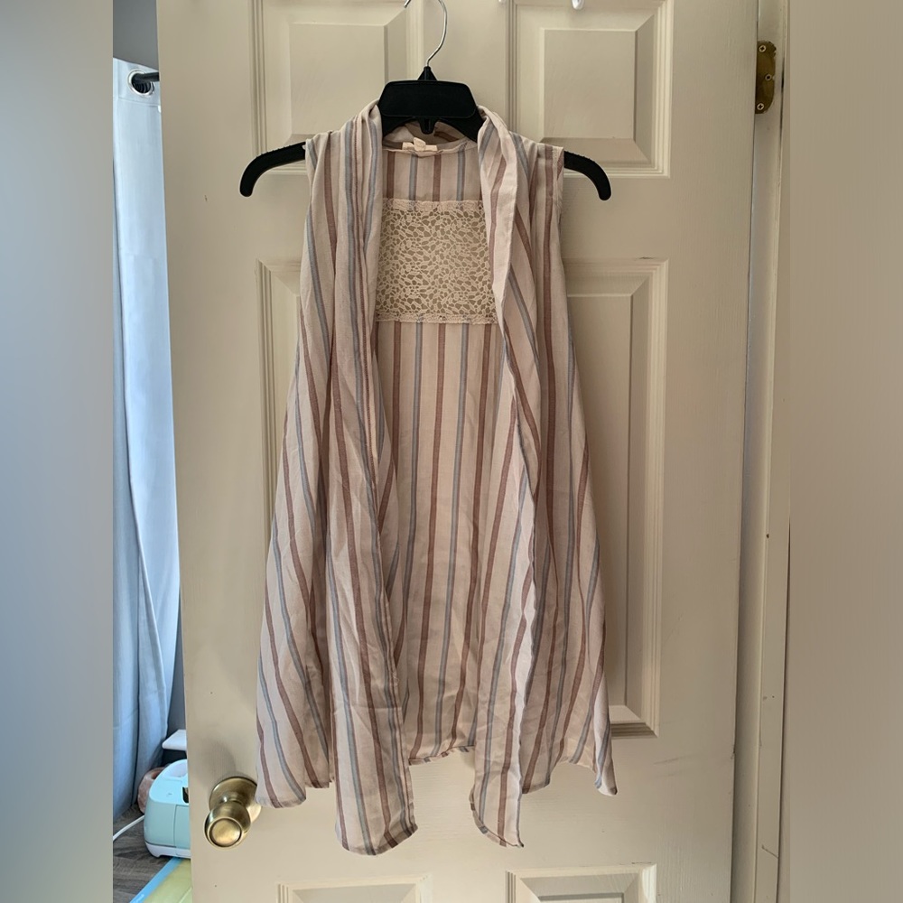Hem & Thread Sleeveless Vest